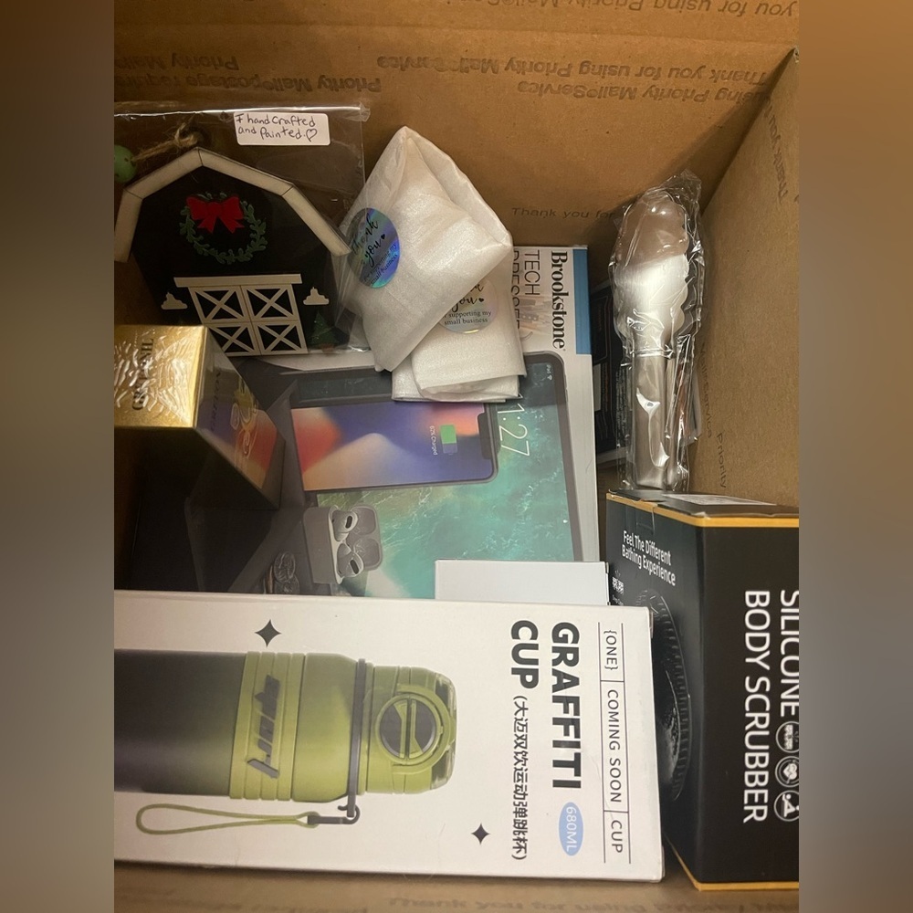 High END Amazon MYSTERY Box, Brand New 📦 🔥 NO JUNK, Gifts, Men Women 5 ⭐️ rating - Picture 10 of 16